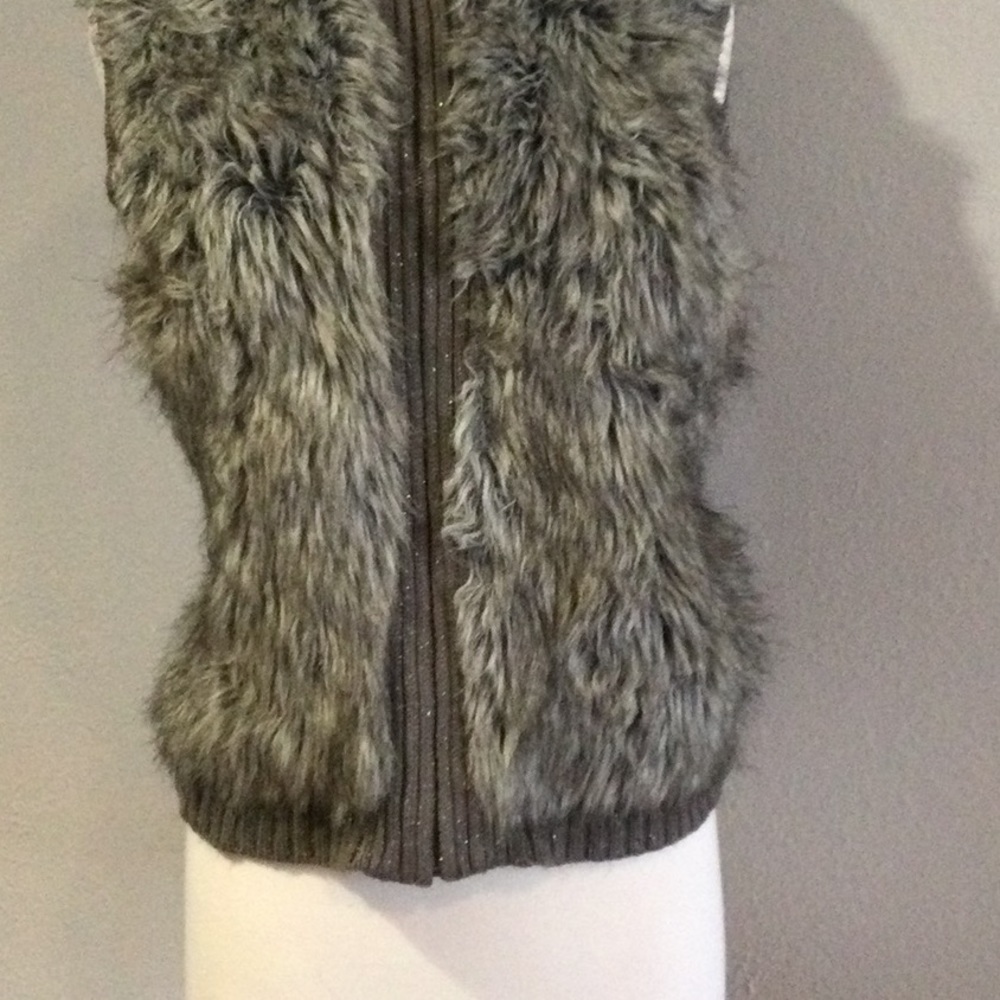 Justice Fuzzy Faux Fur Glitter Gray Full Front Zip Collared Vest 16 (Juniors) - Picture 3 of 16